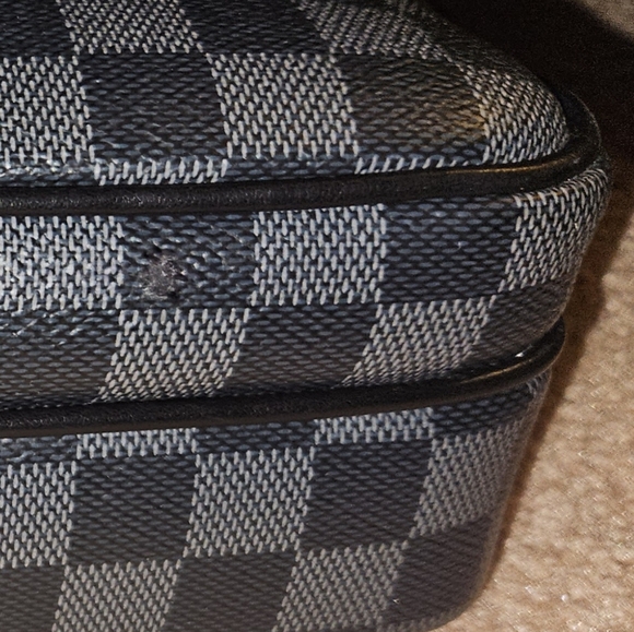 Louis Vuitton Damier Graphite Trocadero Messenger Bag - Picture 15 of 16